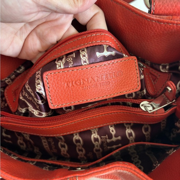 Elegant Red Leather Tote Bag - Picture 9 of 10